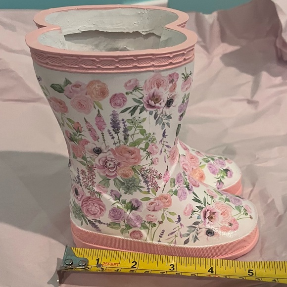 Easter rain boot decor - Picture 4 of 4